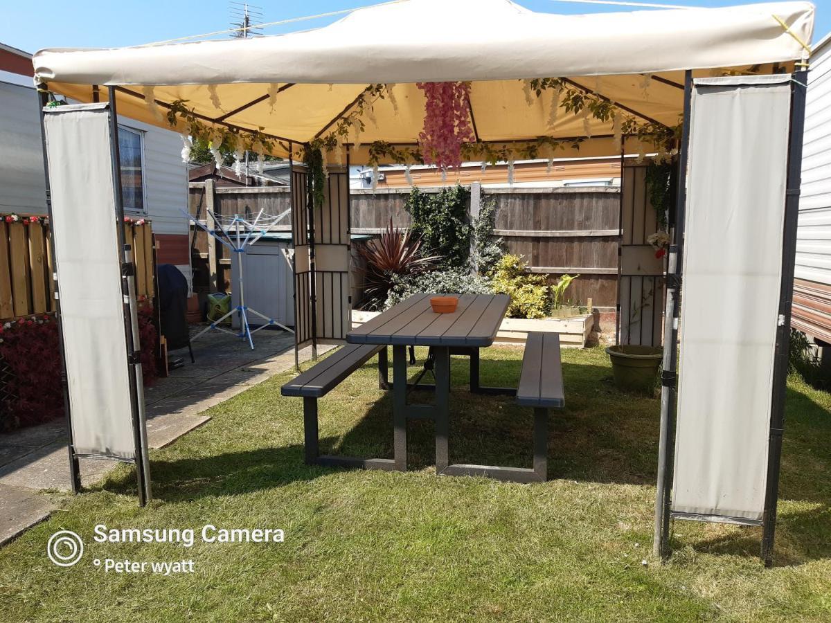 Gina'S Static Caravan,118 Sandsgate Hemsby Bagian luar foto